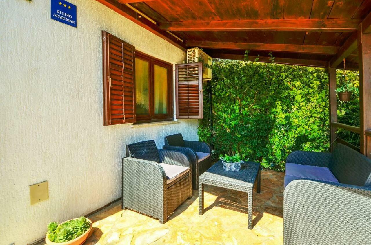The Big Smile Apartments بولا المظهر الخارجي الصورة
