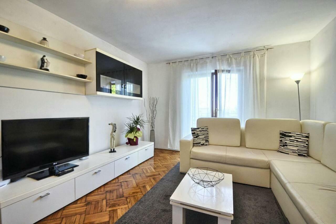 The Big Smile Apartments بولا المظهر الخارجي الصورة